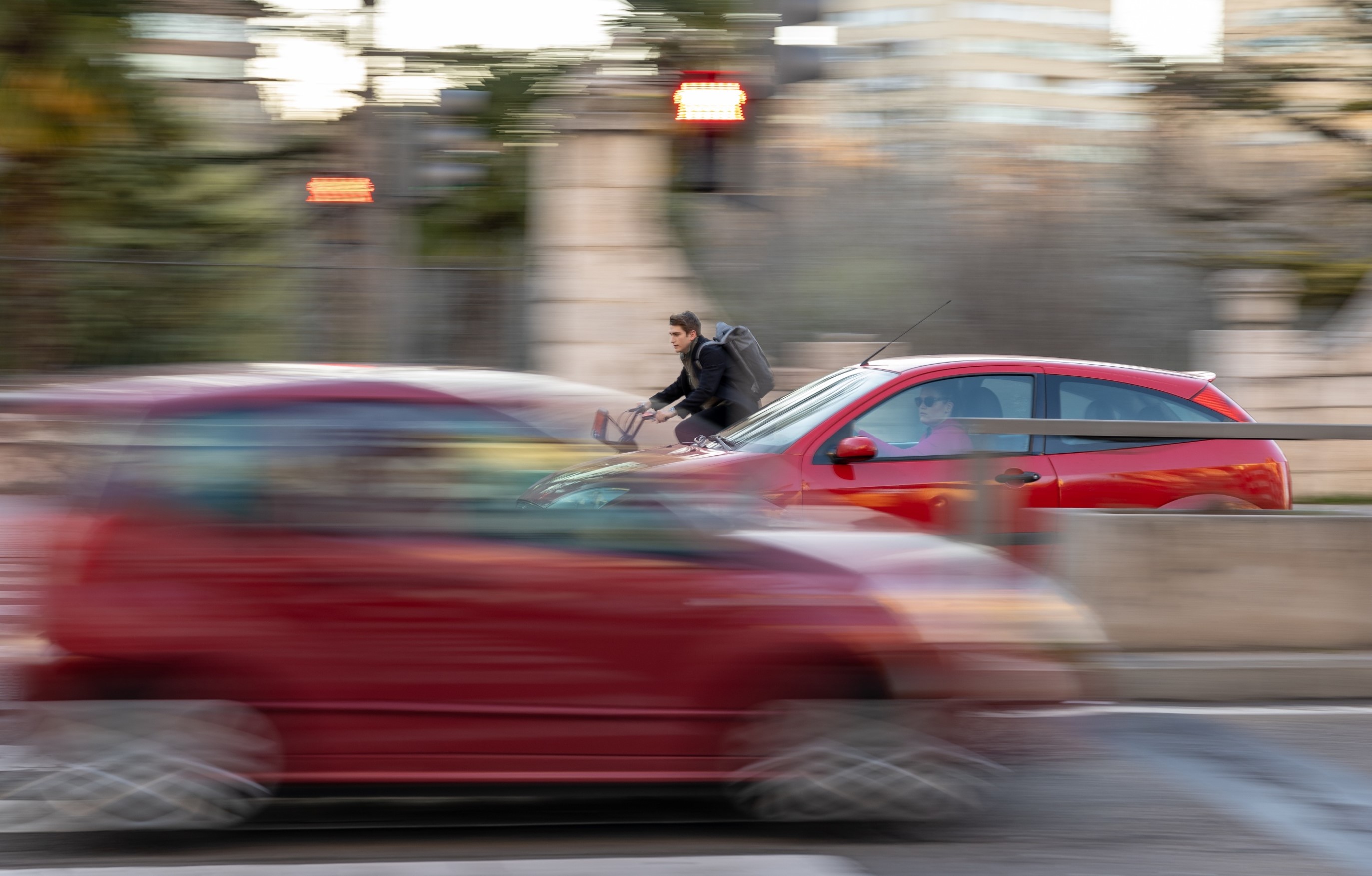 Primer premio: ‘A dos velocidades: el desafío de una movilidad sostenible’, de Sergio Mazuelas González