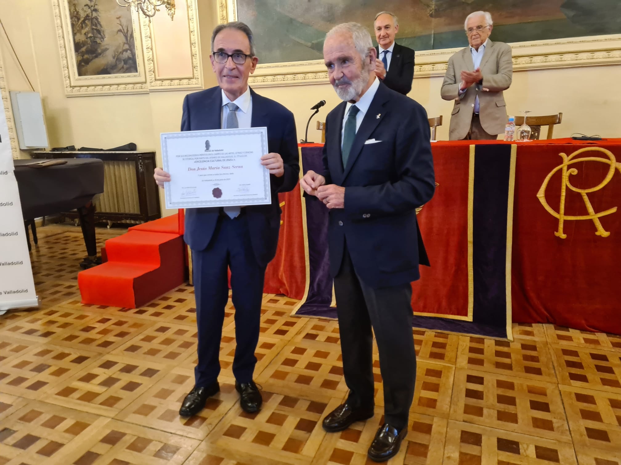 Entrega a Jesús María Sanz Serna del Premio Excelencia Cultural 2025, otorgado por el Ateneo de Valladolid. Fotos: Jesús Castañón Rodríguez, secretario del Ateneo de Valladolid