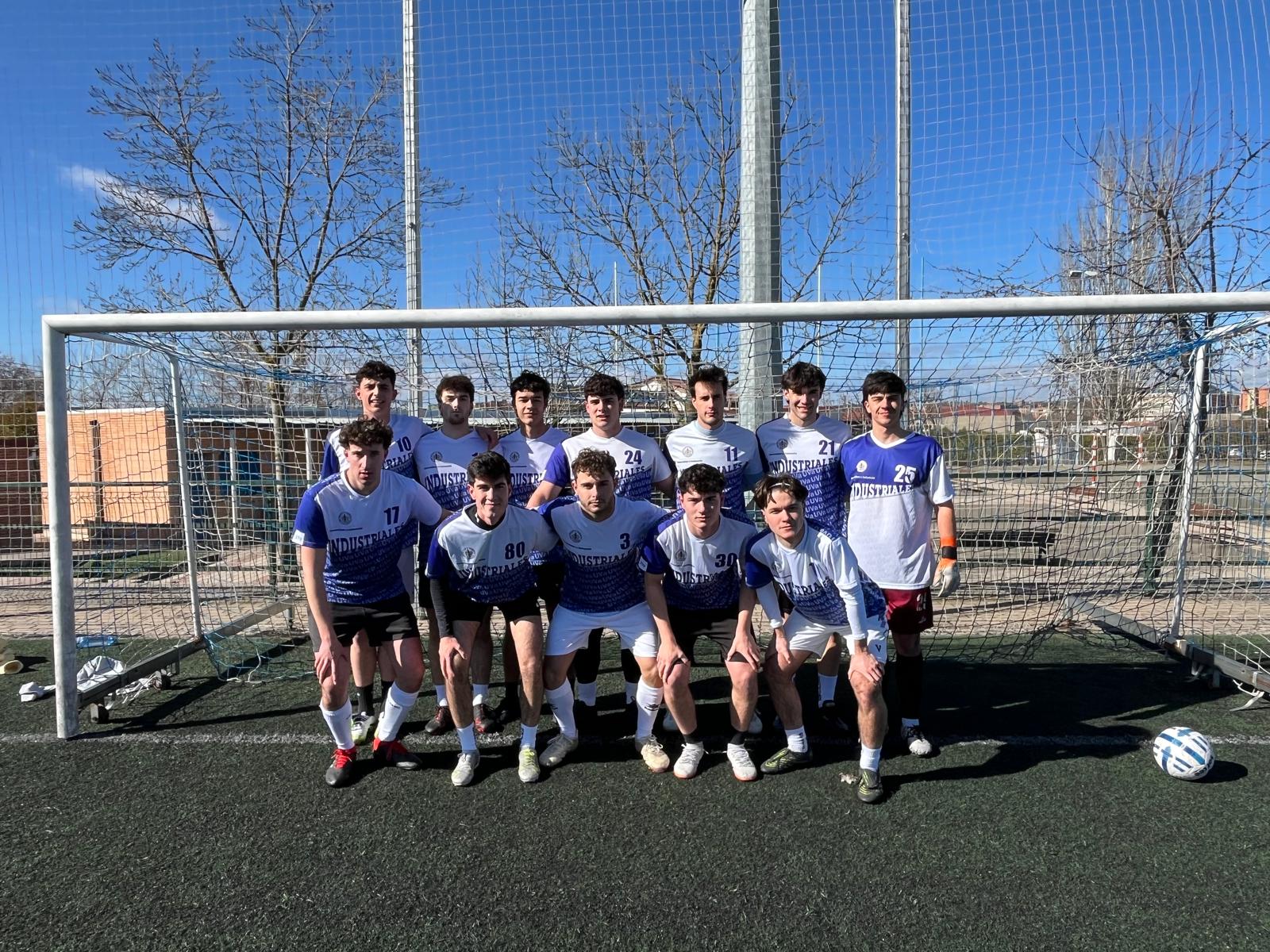 Equipo vencedor de Fútbol 7 de la Escuela de Ingenierías Industriales