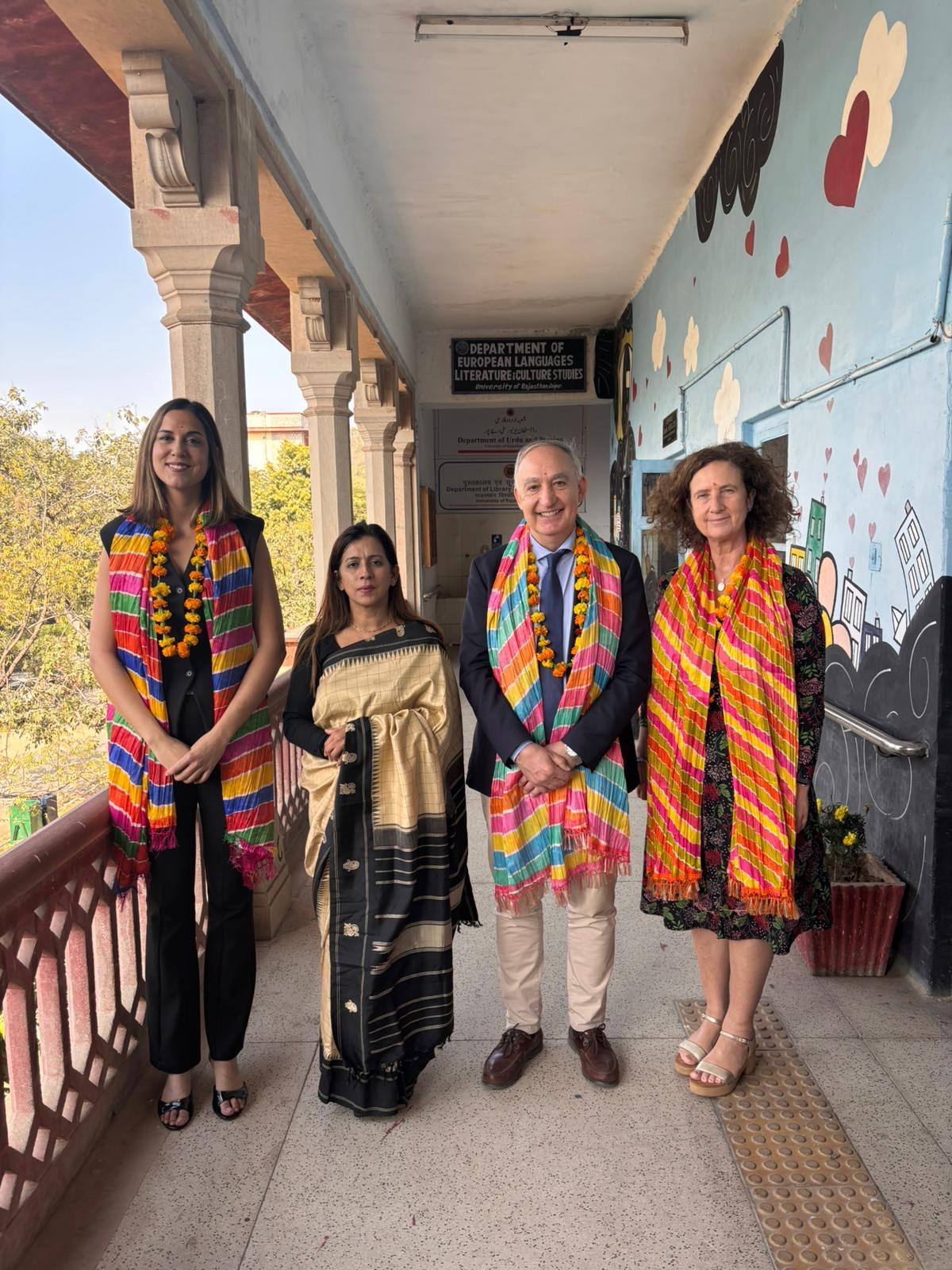Reunión del rector, la vicerrectora y la concejala con la responsable de la Universidad de Rajasthan