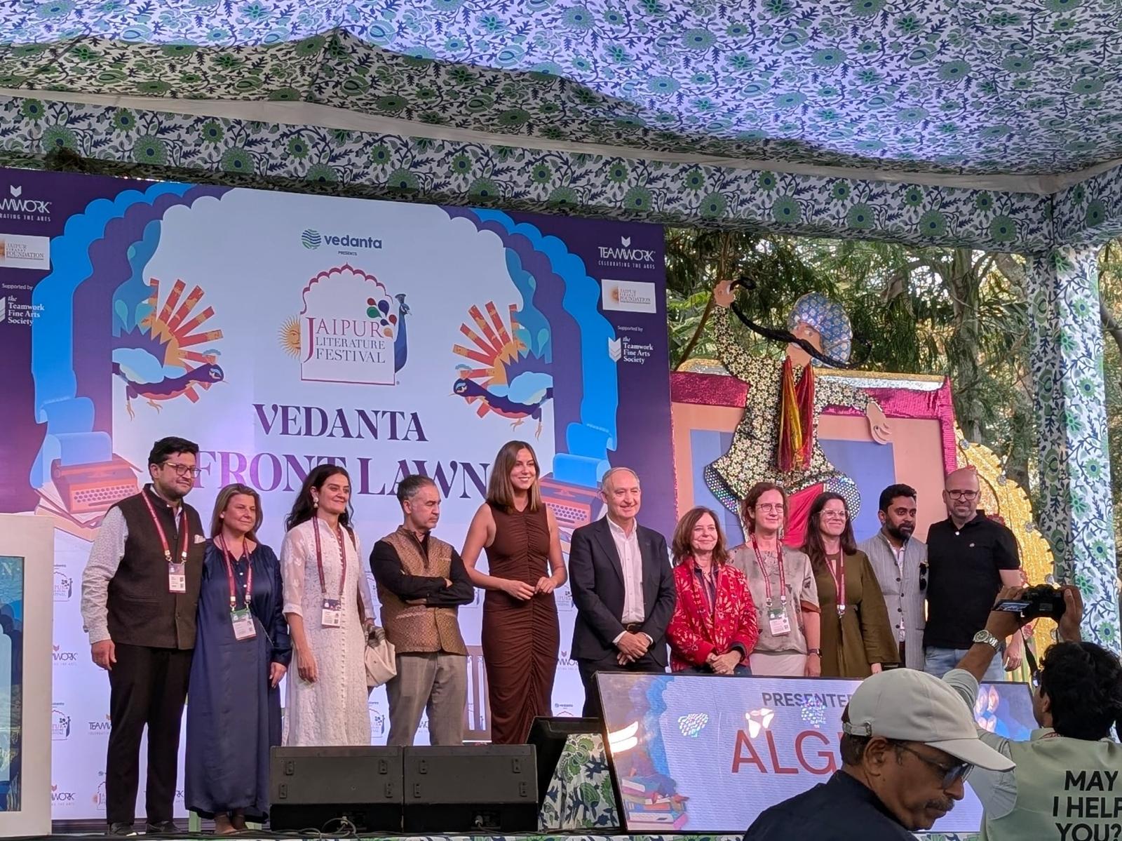 Presentación del Jaipur Literature Festival en Valladolid. La delegación vallisoletana la encabezaban el rector de la UVa, la concejala de Turismo y el director de la Casa de la India. Estuvieron acompañados por la directora del Instituto Cervantes en Delhi