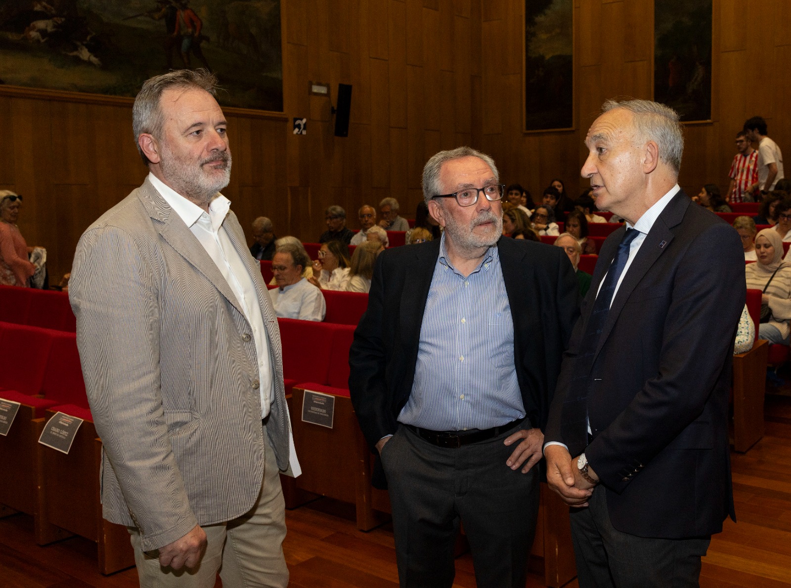 El director de El Norte de Castilla, Ángel Ortiz, el catedrático de la UVa Antonio Bueno y el Rector