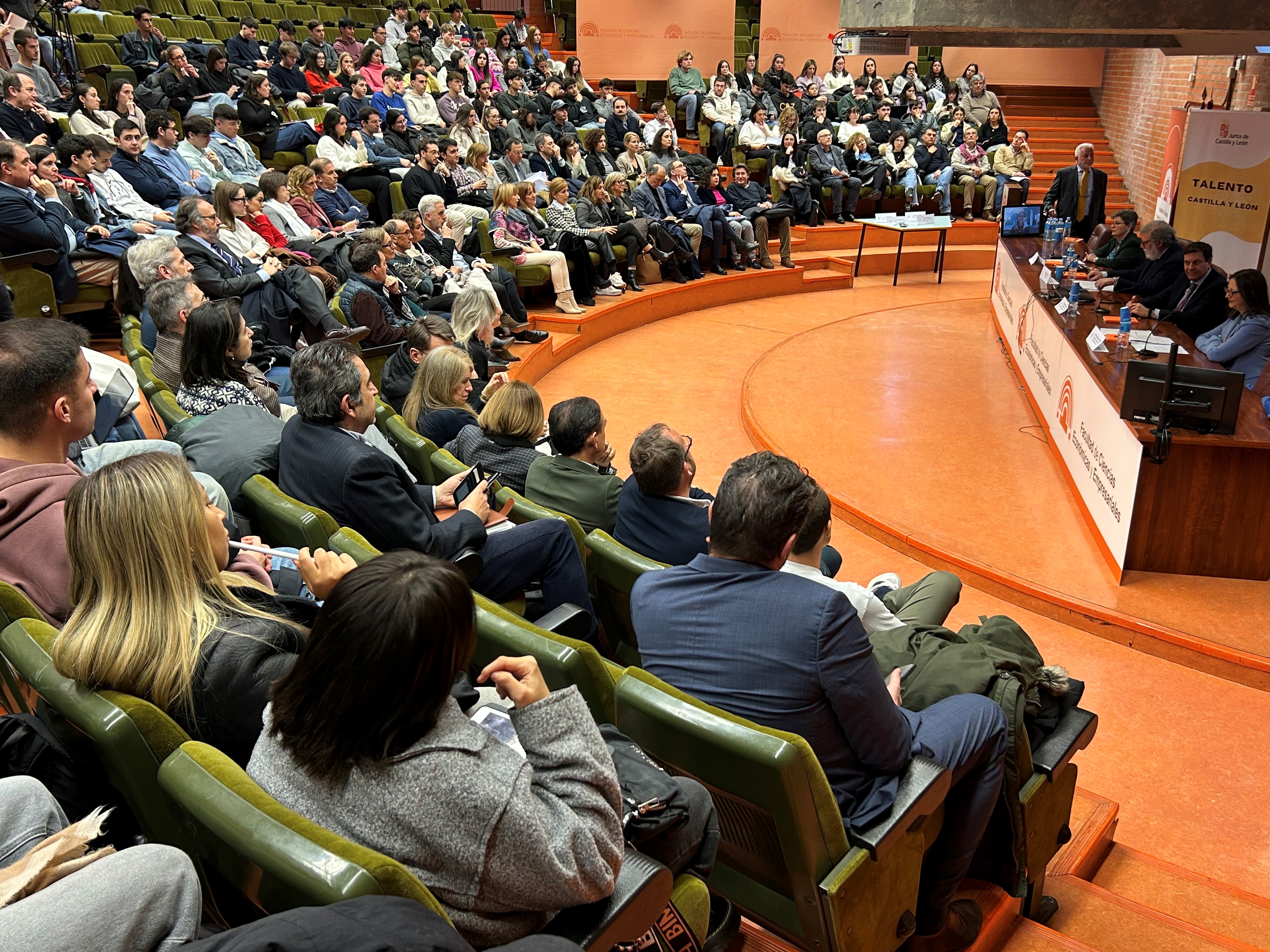 La Facultad de Económicas acoge la presentación de la Estrategia Regional de Talento
