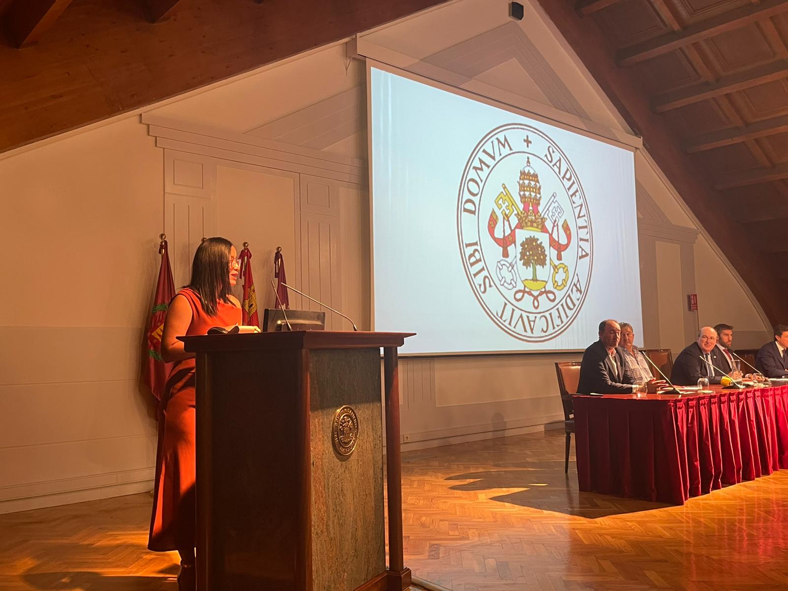 Intervención de la estudiante de la Universidad Magdalena (Colombia) Salua Zazir Carmona, que estudió en el Grado de Ingeniería Mecánica en la UVa el pasado curso