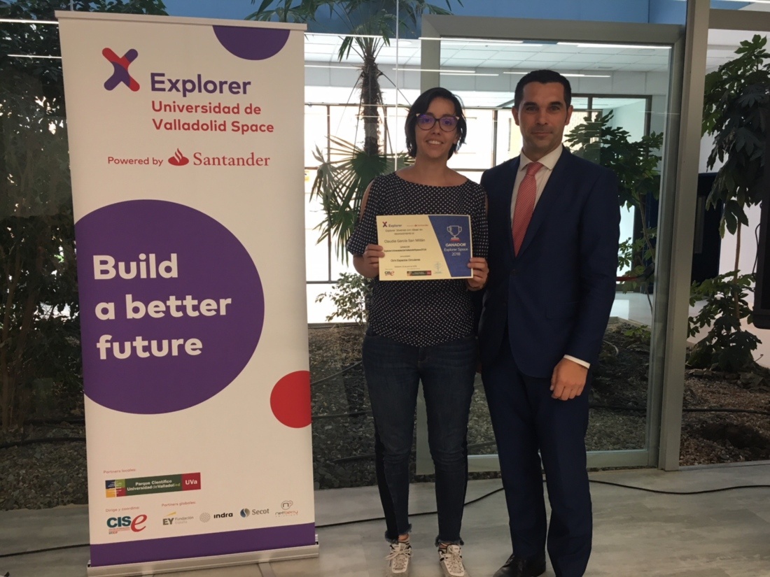 Claudia García San Millán recoge el premio