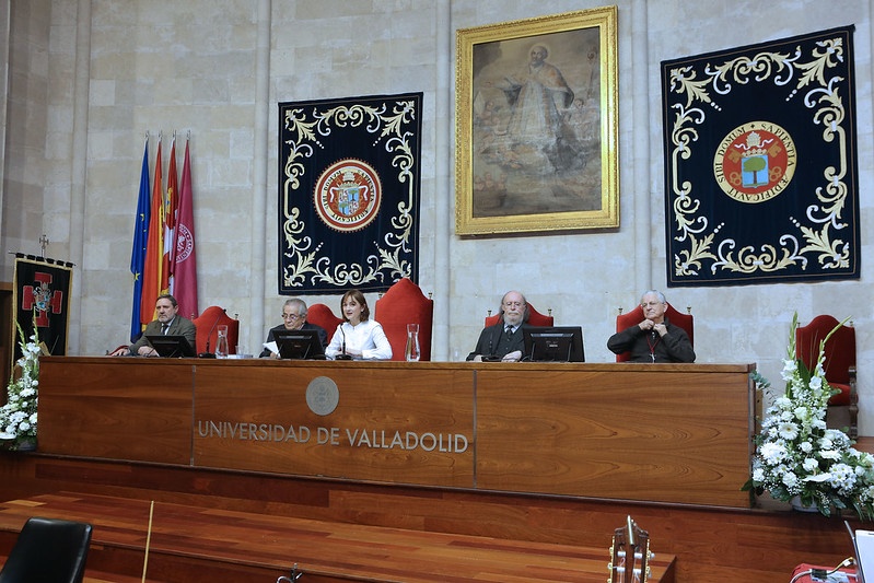 La vicerrectora de Comunicación y Extensión Universitaria, Carmen Vaquero, presidió el acto