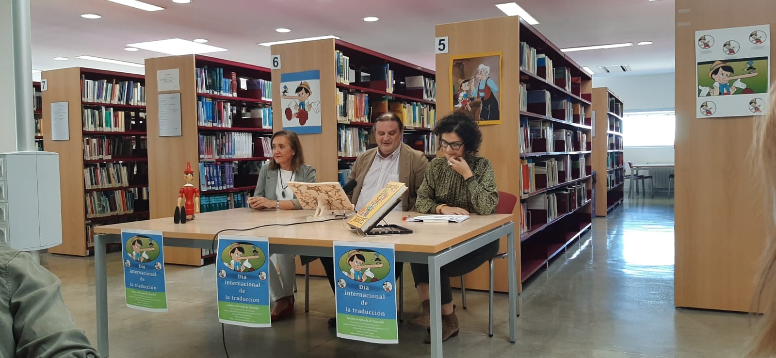 En el centro el vicerrector del Campus de Soria, José Luis Ruiz Zapatero, inició la lectura