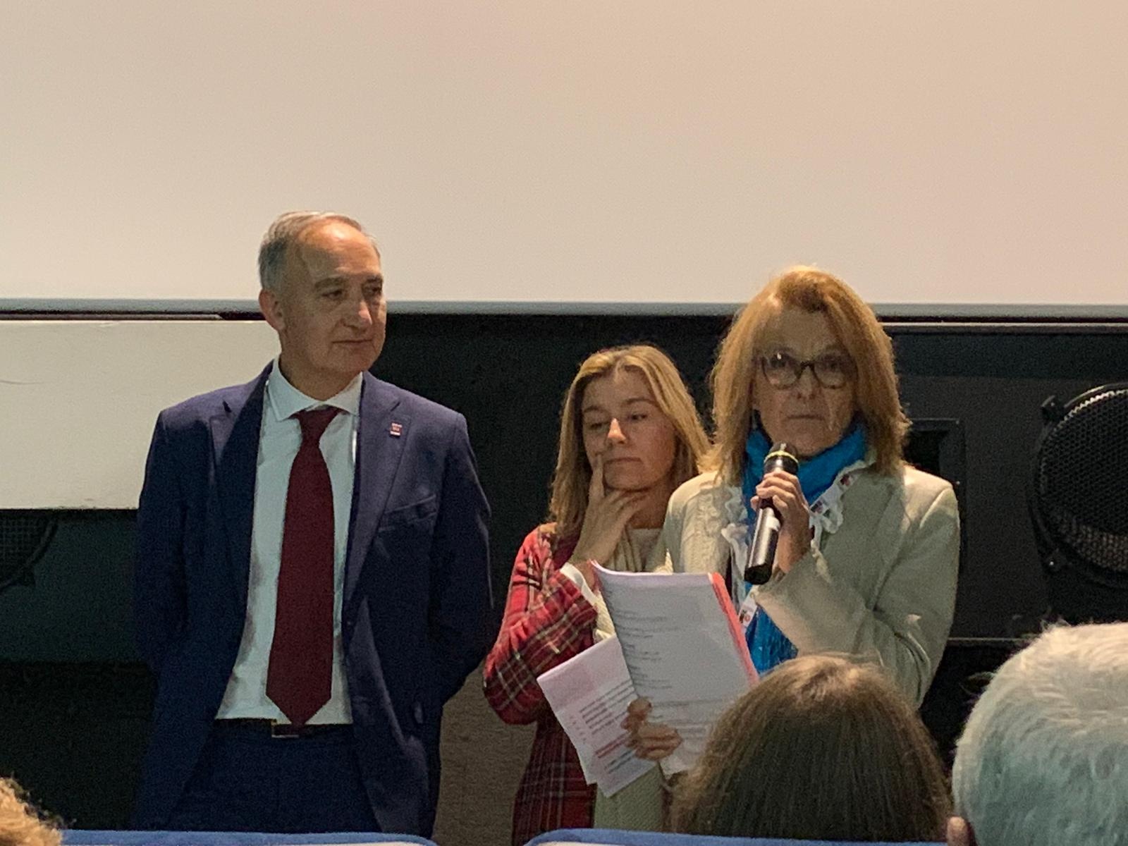 El Rector junto con las profesoras el Área de Comunicación Audiovisual de la UVa Mercedes Miguel Borrás y Ana Cea