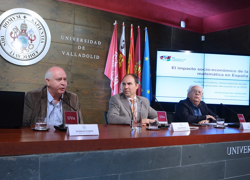 Guillermo Curbera, Óscar Martínez y Félix Delgado, durante la presentación del informe