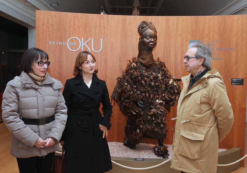 De izda a dcha, Oliva Cachafeiro, Carmen Vaquero y Jesús Anta, durante el acto de inauguración de la exposición