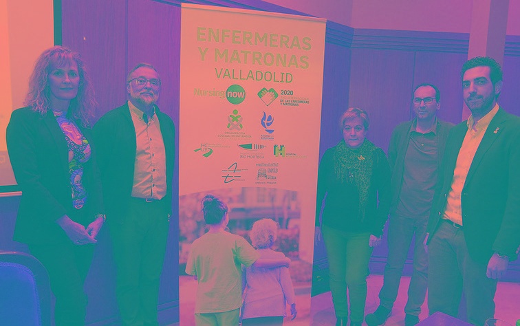 De izda a dcha, la presidenta del Colegio Profesional de Enfermería, Silvia Sáez Belloso; el Director del Departamento de Enfermería, Manuel de Frutos; la Decana de la Facultad de Enfermería de la UVa, María José Cao Torija; el coordinador de Equipos de Atención Primaria (SACYL), Alberto Alonso Gómez, y el secretario académico de la Facultad de Enfermería, José María Jiménez Pérez