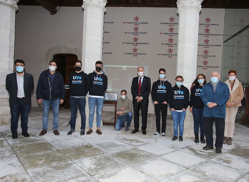 El rector recibe a los estudiantes que representan a partir del lunes a la UVa en el Campeonato del Mundo Universitario de Ajedrez