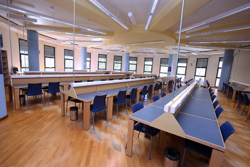 Sala de estudio y de trabajo de la biblioteca de la Facultad de Filosofía y Letras de la UVa