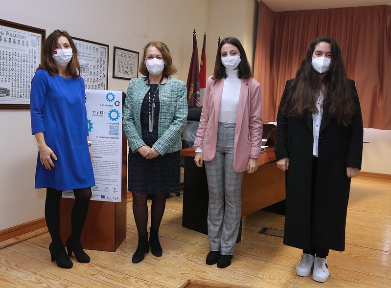 Cristina García Cabezón, Mari Luz Rodríguez y dos colaboradoras de las jormadas