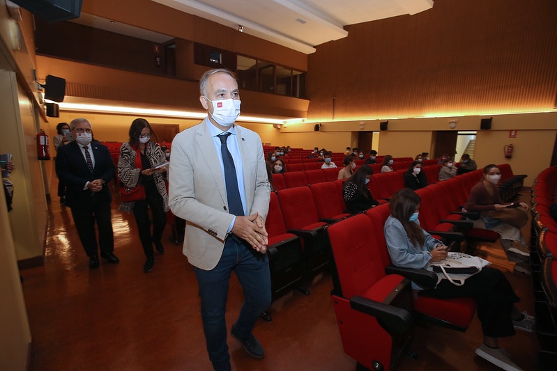 Aula Magna de la Facultad de Medicina, en la que se ha dado la bienvenida a los nuevos estudiantes