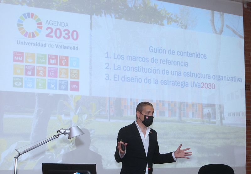 Luis Carlos Martínez, durante la conferencia en la ETS de Arquitectura