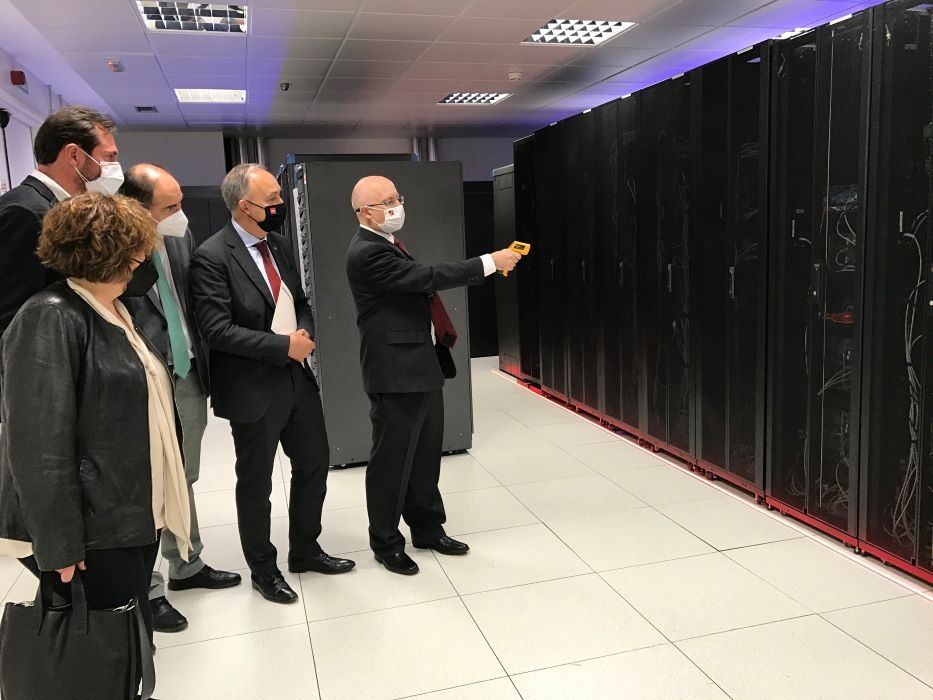 El rector de la UVa y el alcalde de Valladolid visitan el Centro de Proceso de Datos de la institución