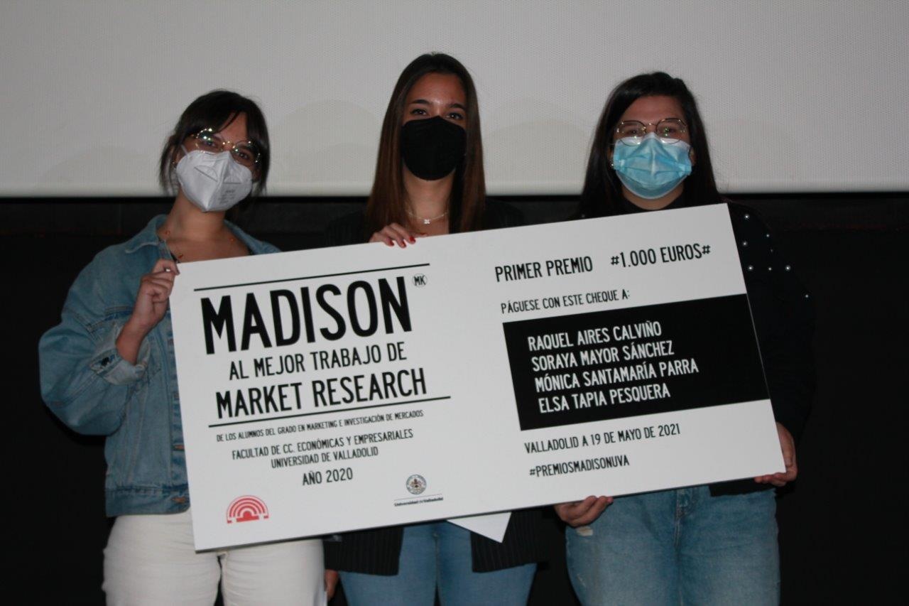 Raquel Aires, Mónica Santamaría y Soraya Mayor, ganadoras del Premio Madison (ausente Elsa Tapia por motivos de trabajo)