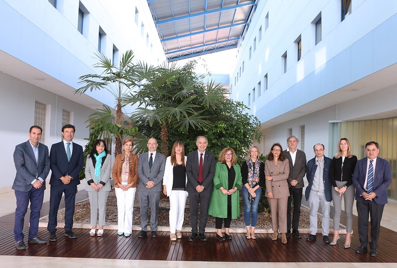 La directora del Parque Científico de la UVa, María Ángeles Pérez Rueda, sexta por la izquierda junto al rector de la UVa y presidente del Patronato, Antonio Largo, y el resto de patronos que han asistido al nombramiento