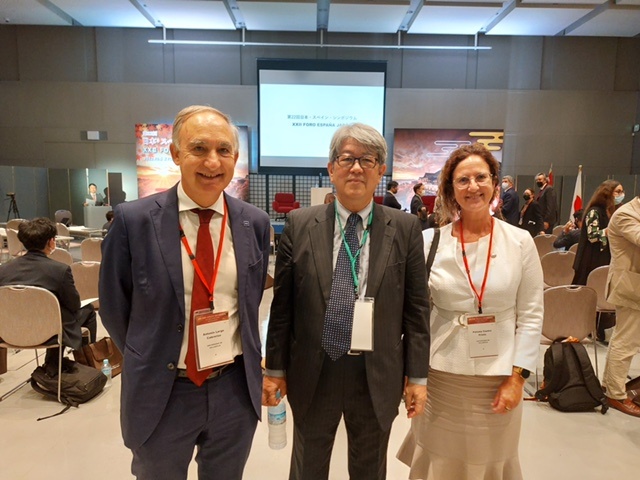 El Rector de la UVa y la Vicerrectora de Internacionalización, Paloma Castro, con Masashi Mizukami.