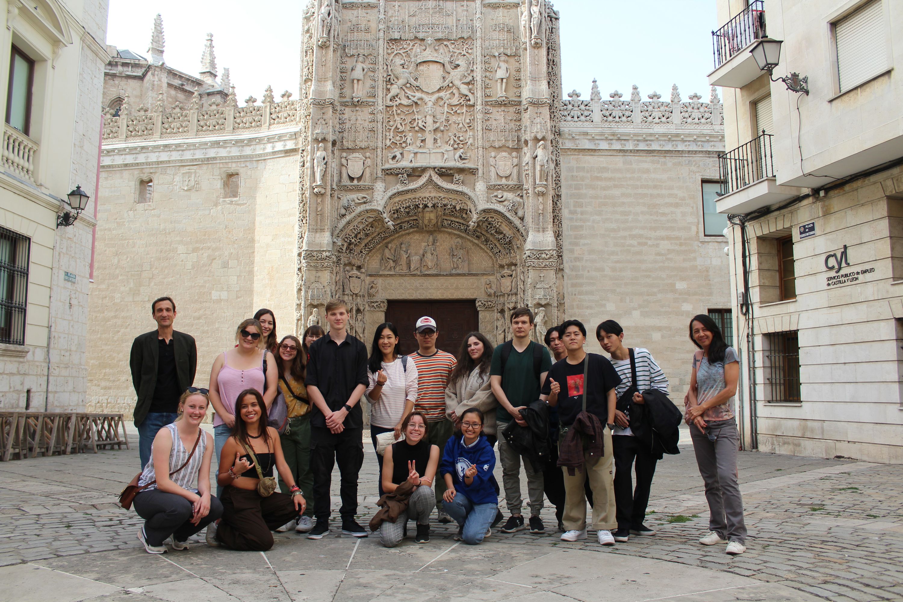 Grupo de estudiantes de los cursos de español 2022-2023 en la Universidad de Valladolid