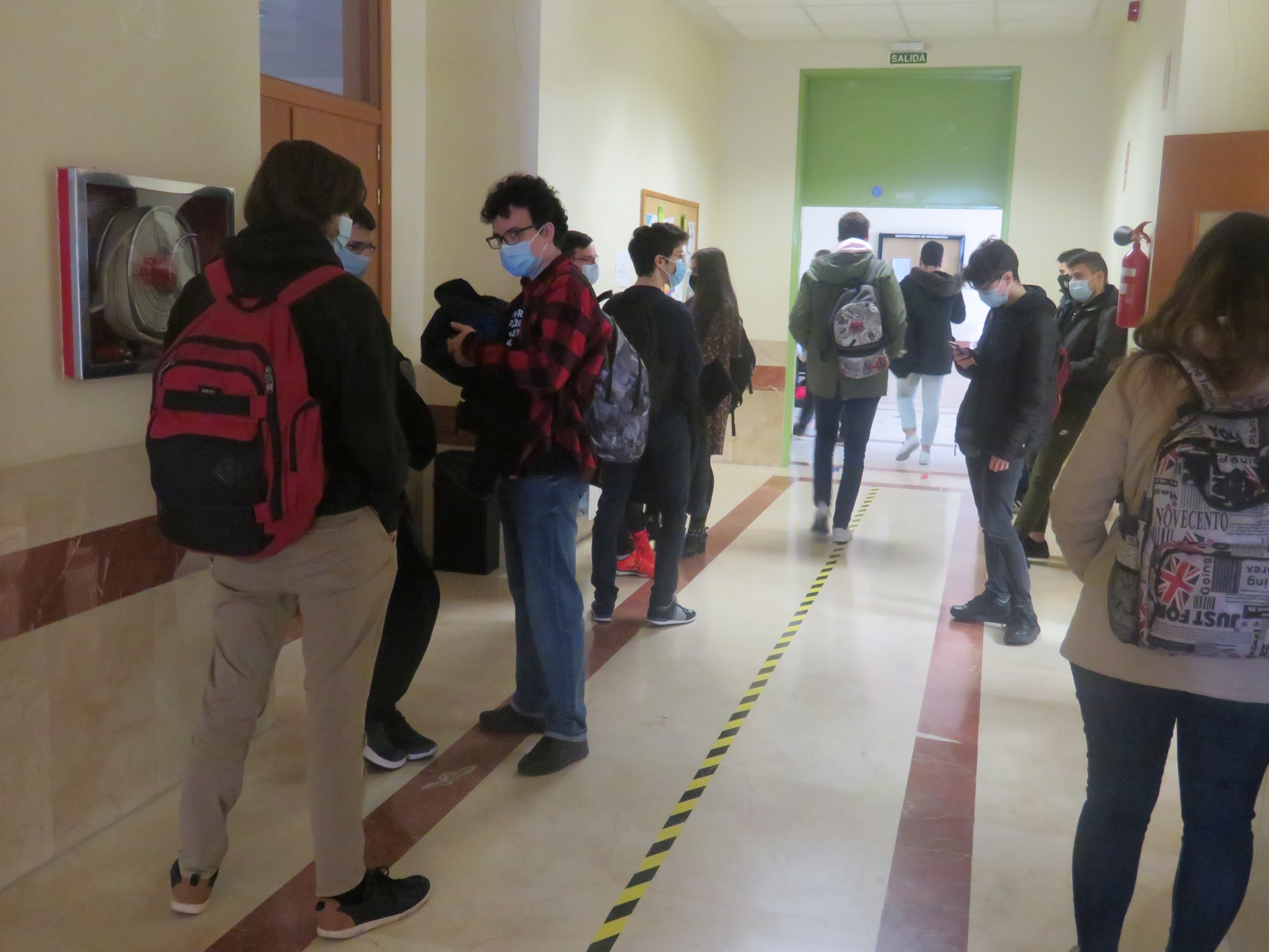 Durante un cambio de clase, en una de las aulas de la ETS de Ingeniería Informática
