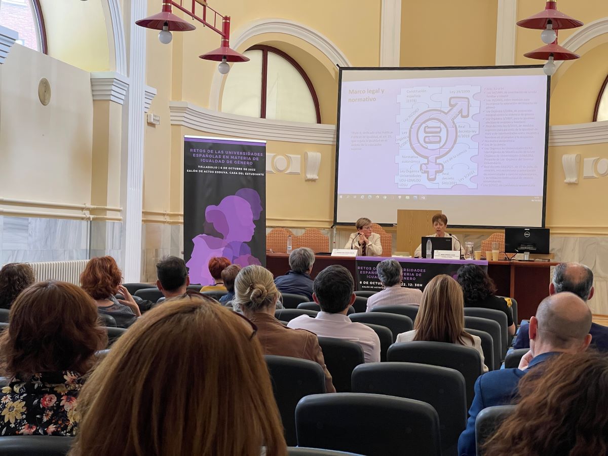 charla retos igualdad de género en las universidades