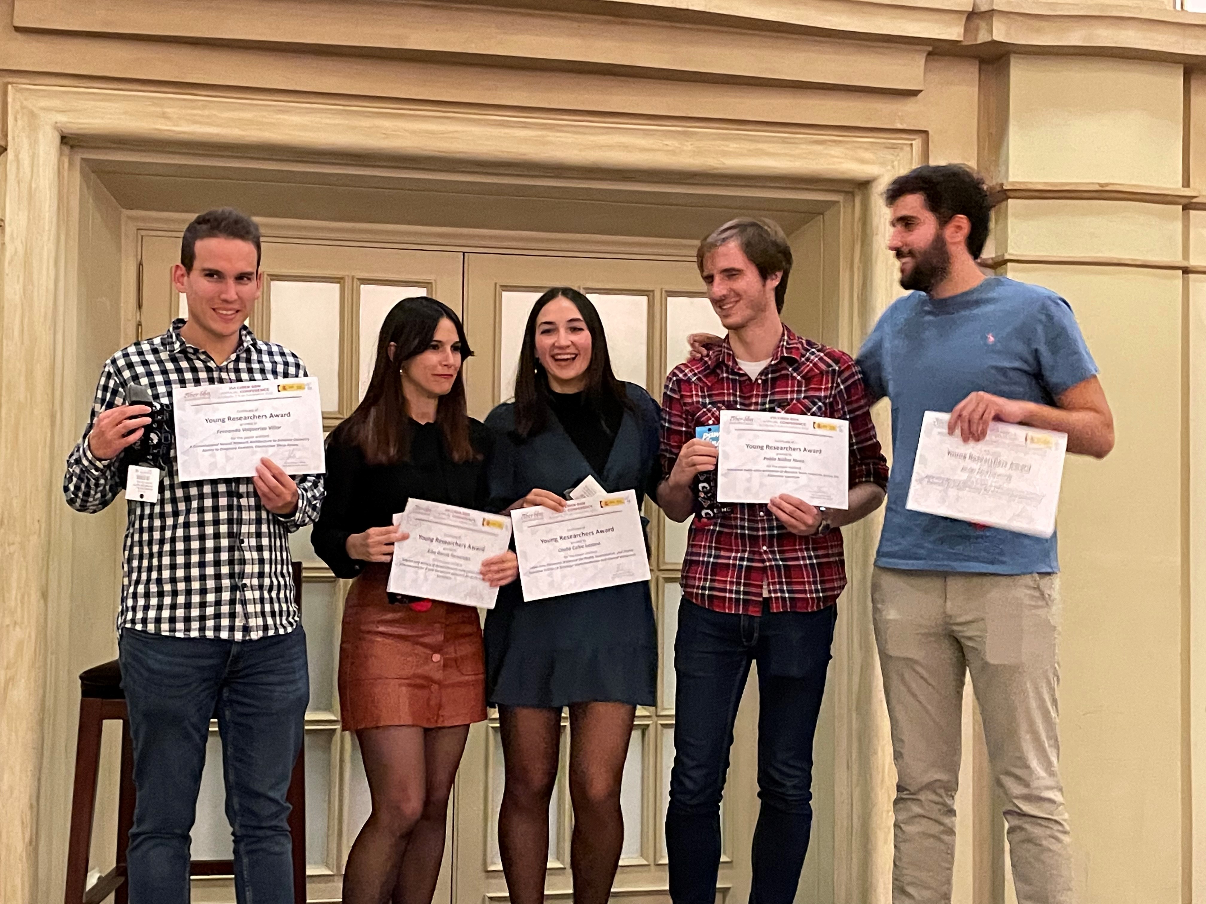 Ganadores de los Premios Jóvenes Investigadores convocados por el CIBER-BBN, entre los que se encuentran Pablo Núñez (segundo por la derecha) y Fernando Vaquerizo (primero por la izquierda)