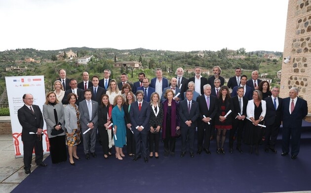 Foto de familia de los premiados
