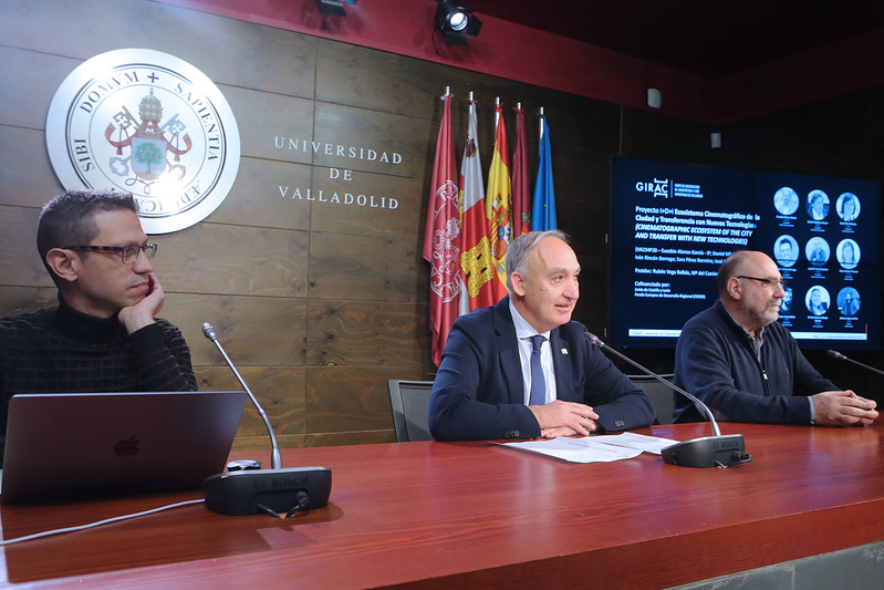 Momento de la presentación de cinemapp.net en la sala de prensa de la Universidad de Valladolid. En el acto participaron:  el rector de la UVa, Antonio Largo, y los profesores Eusebio Alonso e Iván I. Rincón Borrego