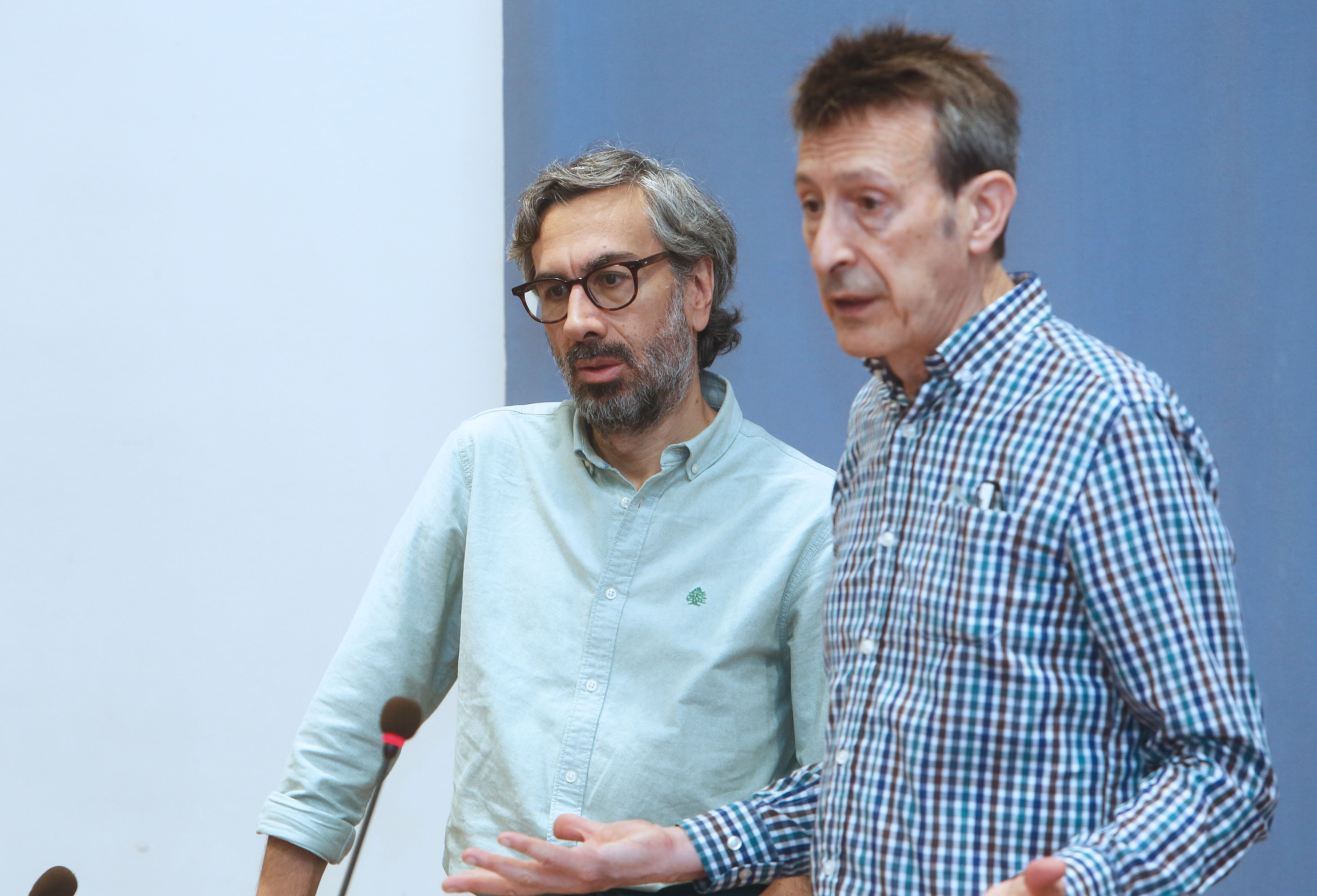 El crítico de cine, Javier Ocaña, acompañado del Director de la Cátedra de Cátedra de Historia y Estética de la Cinematografía, Javier Castán